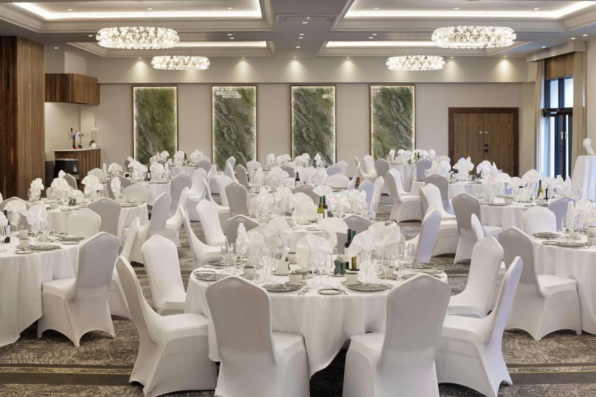 Doubletree By Hilton Belfast Hotel 4*